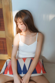 西施流眼泪翻白眼咬铁球图片
